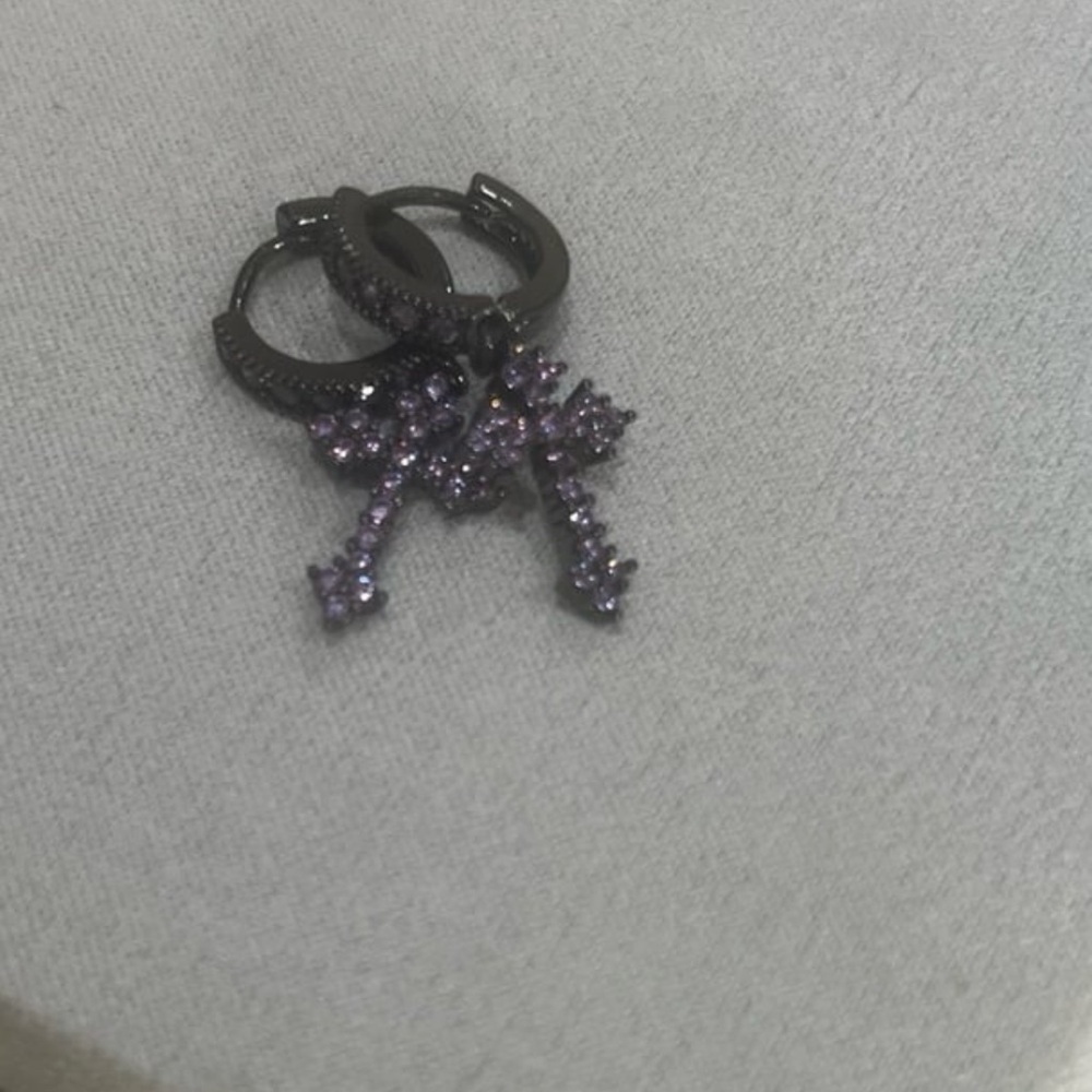 Gorgeous Amethyst Swarovski Elements Hematite Fin… - image 3